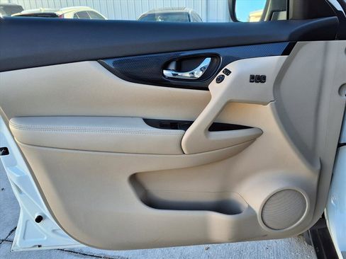 Used 2019 Nissan Rogue SL w/ Premium Package image 21