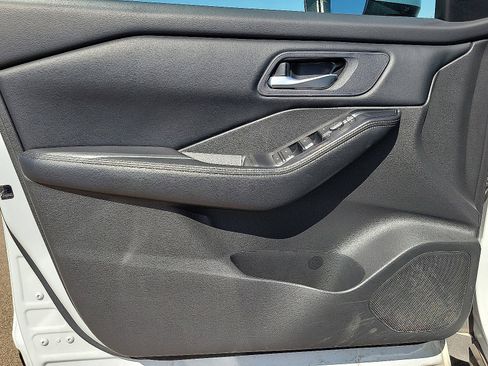 Used 2024 Nissan Rogue SV image 11