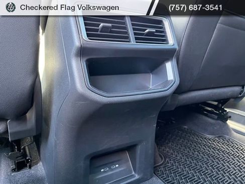 Used 2024 Volkswagen Atlas Cross Sport SE image 27