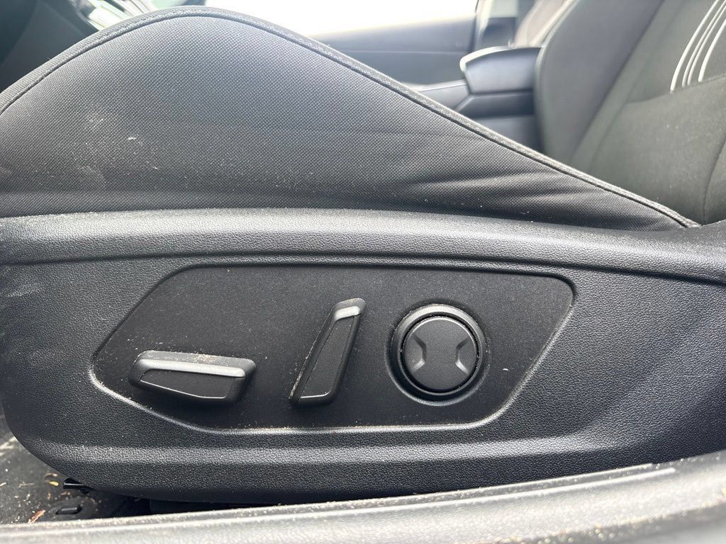 Used 2022 Hyundai Elantra SEL w/ Convenience + Premium Package FWD image 10