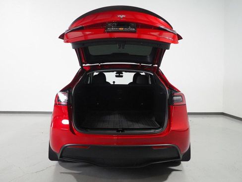 Used 2023 Tesla Model Y Performance image 39