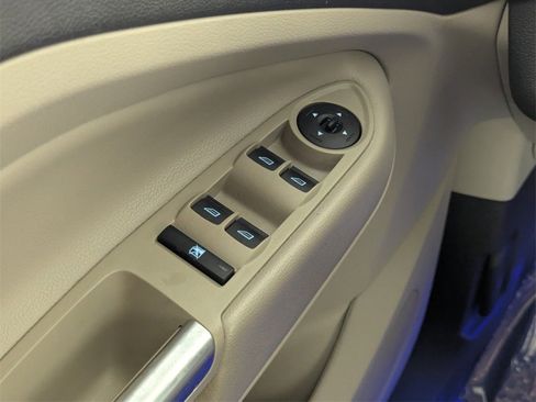 Used 2017 Ford Escape SE w/ SE Cold Weather Package image 16