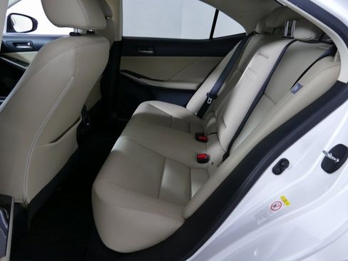 Used 2018 Lexus IS 300 AWD image 31