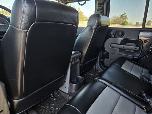 Used 2010 Jeep Wrangler Unlimited Rubicon w/ Trailer Tow Group image 23