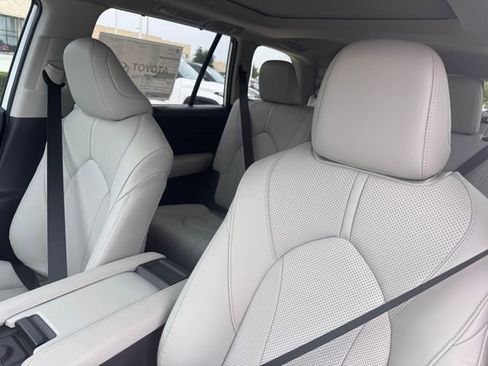 New 2026 Toyota Grand Highlander FWD image 11