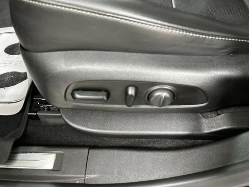 Used 2021 GMC Acadia SLT w/ LPO, Floor Liner Package AWD/4WD image 10