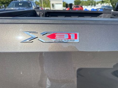 Used 2019 GMC Sierra 1500 SLT w/ SLT Premium Package AWD/4WD image 8