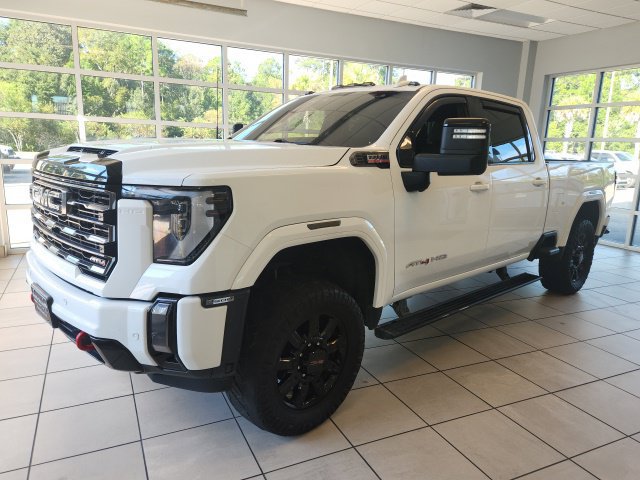 Used 2024 GMC Sierra 2500 AT4 w/ AT4 Premium Plus Package AWD/4WD image 2