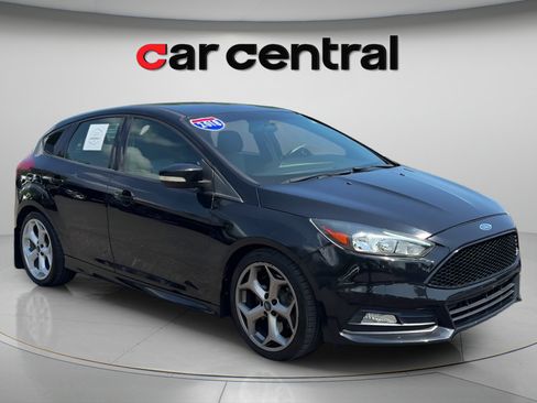 Used 2018 Ford Focus ST FWD image 7
