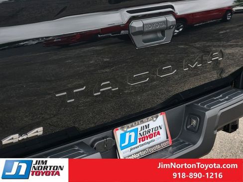 Used 2025 Toyota Tacoma SR AWD/4WD image 11