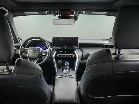 Used 2021 Toyota Venza XLE image 10