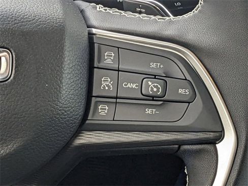 New 2025 Jeep Grand Cherokee Altitude image 17