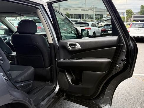 Used 2018 Nissan Pathfinder SV AWD/4WD image 30