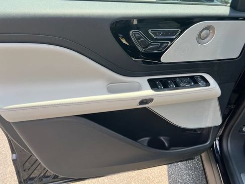 New 2026 Lincoln Aviator Reserve AWD/4WD image 11