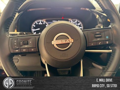 Used 2023 Nissan Pathfinder SV image 31