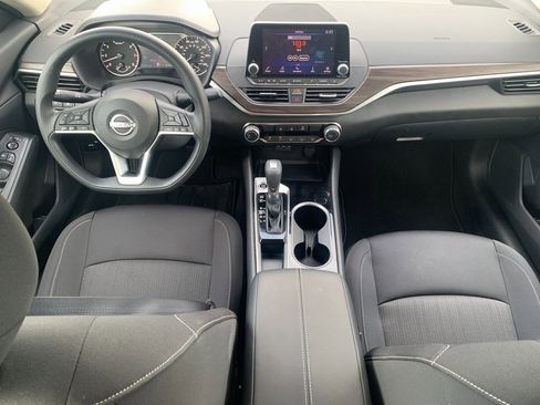 Used 2024 Nissan Altima 2.5 SV image 15