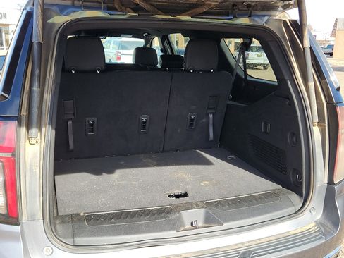 Used 2022 Chevrolet Suburban LT image 8