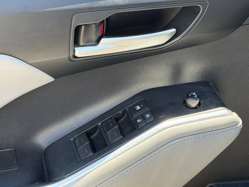 Used 2020 Toyota Highlander XLE FWD image 8