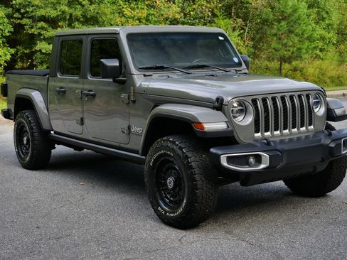 Used 2020 Jeep Gladiator Overland image 4