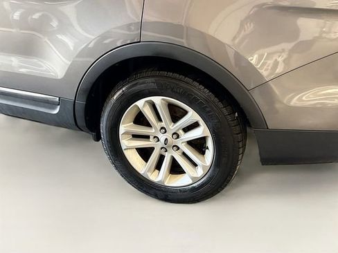 Used 2013 Ford Explorer XLT image 32