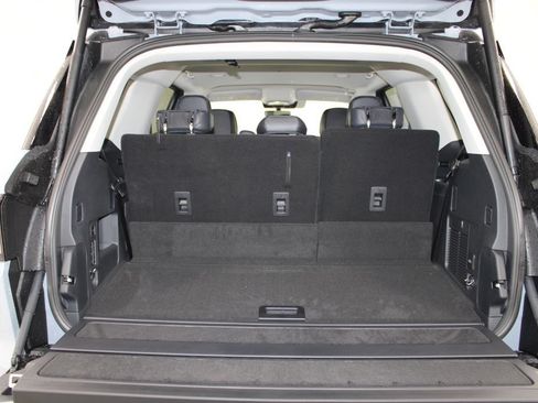 New 2027 Lincoln Navigator Premiere RWD image 16