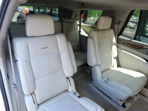 Used 2021 Cadillac Escalade Sport Platinum AWD/4WD image 44