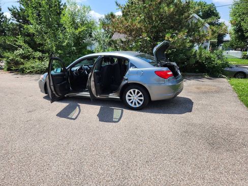 Used 2012 Chrysler 200 Touring FWD image 10