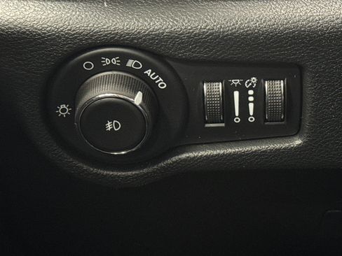 New 2026 Chrysler Pacifica Select AWD/4WD image 25