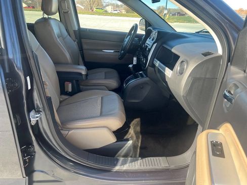 Used 2014 Jeep Compass Latitude image 16