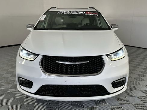 Used 2021 Chrysler Pacifica Limited w/ Premium & Safety Sphere Group AWD/4WD image 3