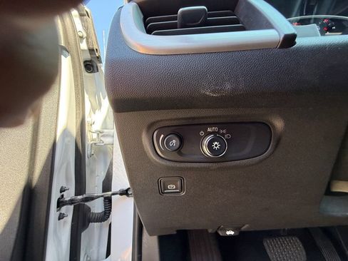 Used 2024 GMC Terrain SLE AWD/4WD image 19
