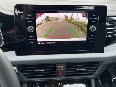 Used 2026 Volkswagen Jetta SE FWD image 18