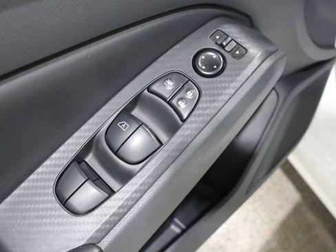 Used 2025 Nissan Altima 2.5 SV FWD image 14