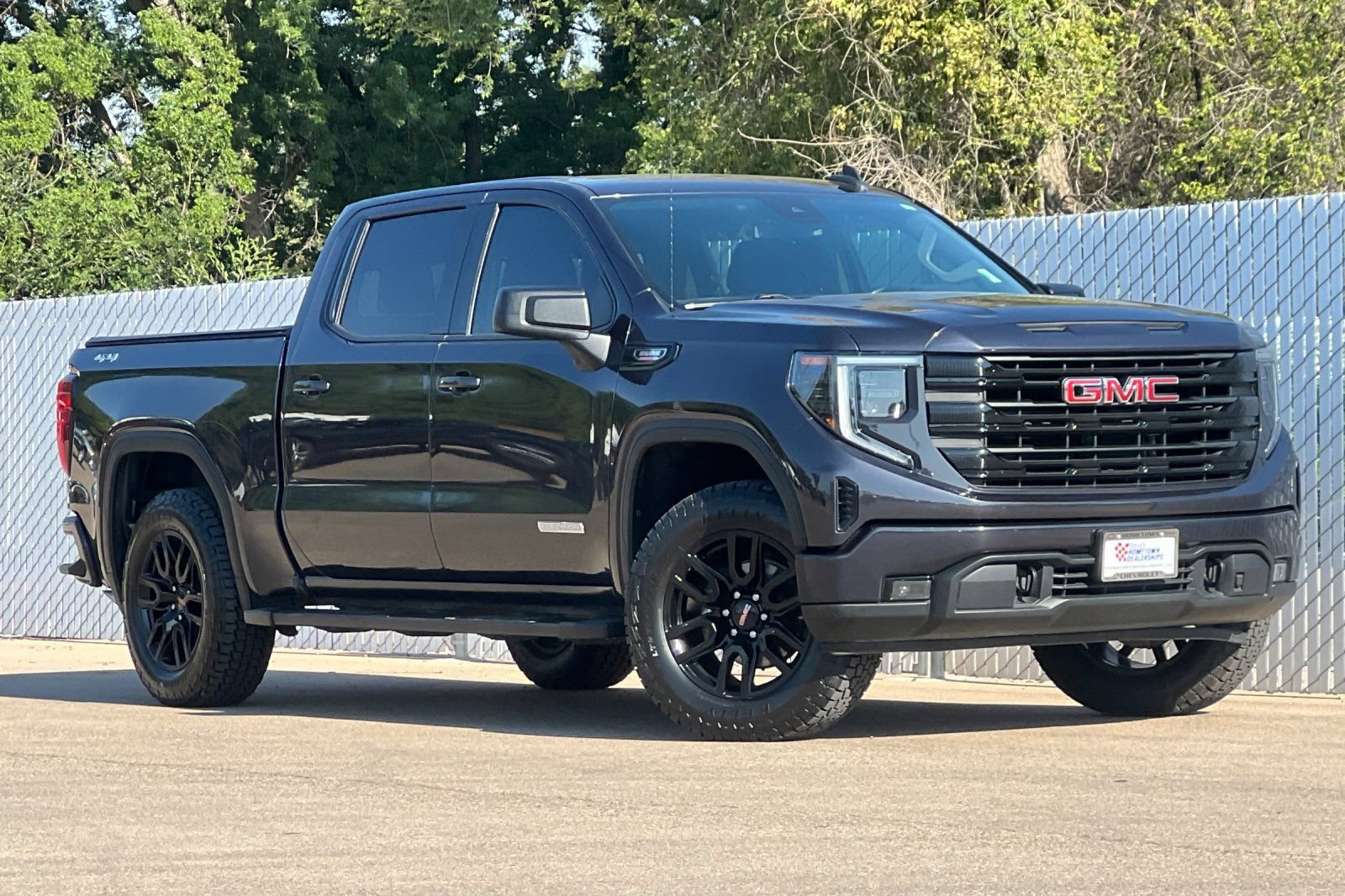 Used 2022 GMC Sierra 1500 Elevation AWD/4WD image 2