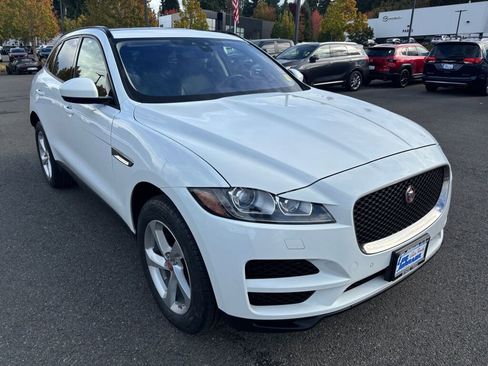 Used 2017 Jaguar F-PACE Premium image 3