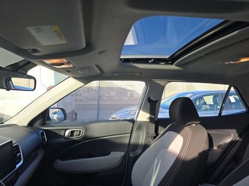 Used 2024 Hyundai Venue SEL image 11