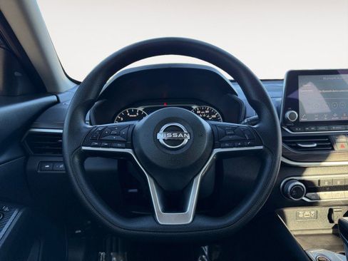 Used 2024 Nissan Altima 2.5 SV image 8