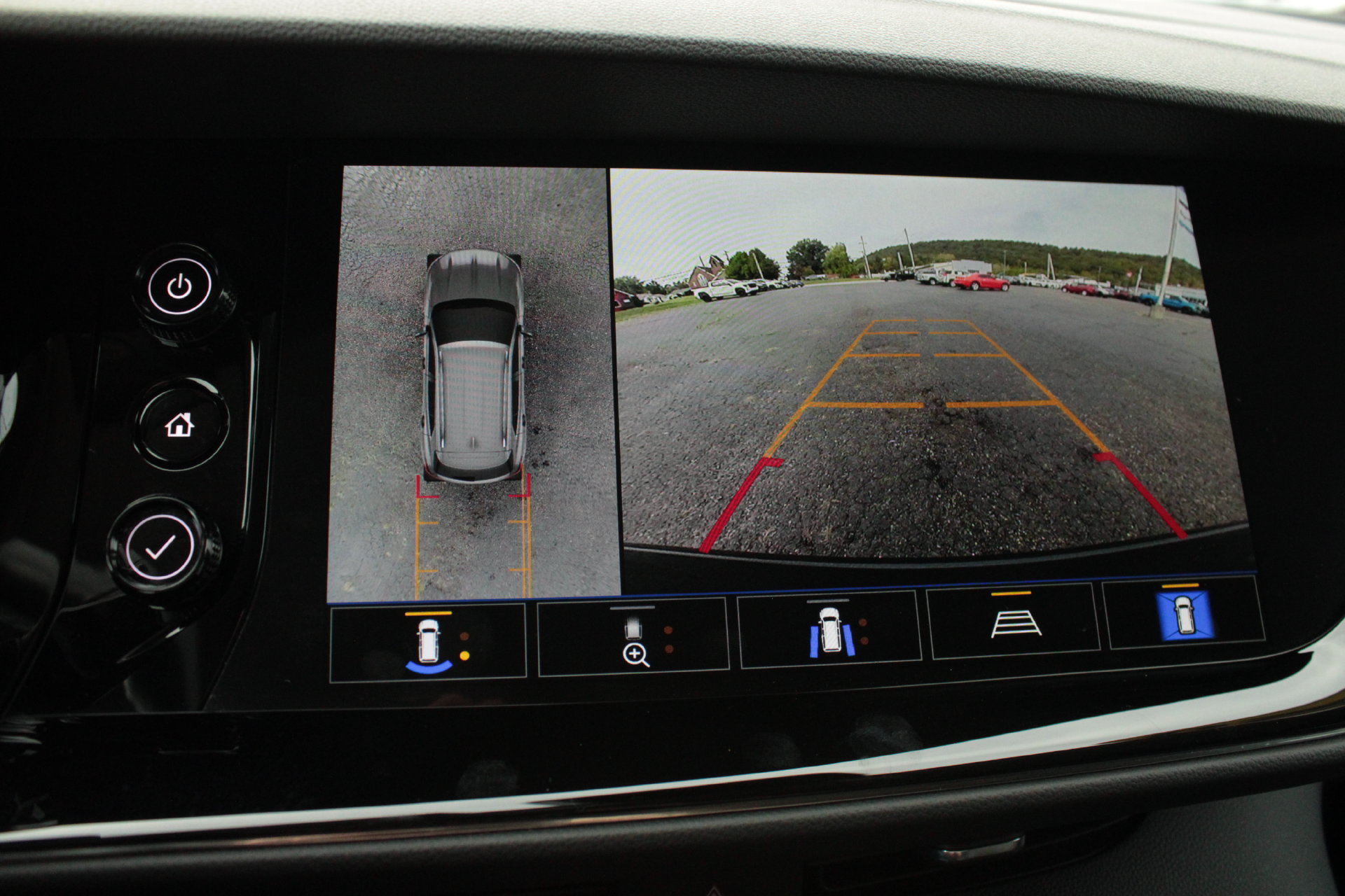 Used 2022 Buick Envision Avenir w/ Technology Package II FWD image 44
