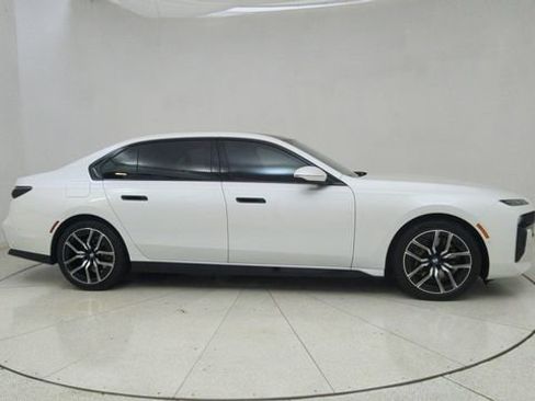Used 2025 BMW 740i RWD image 62