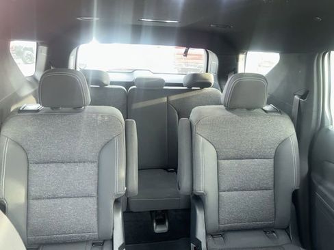 Used 2025 Chevrolet Traverse LT image 30