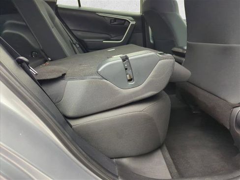 Used 2021 Toyota RAV4 LE image 23