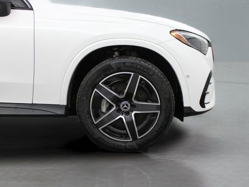 Used 2025 Mercedes-Benz GLC 300 4MATIC image 42