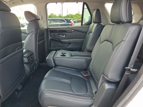 Used 2025 Honda Pilot EX-L image 10