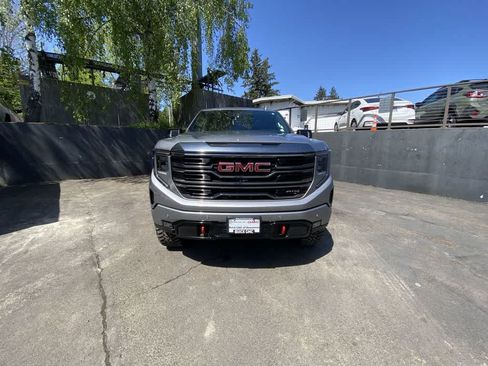 Used 2024 GMC Sierra 1500 AT4 w/ Technology Package AWD/4WD image 9