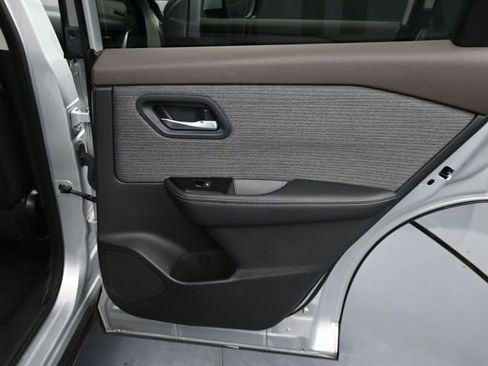 Used 2023 Nissan Rogue SV image 29