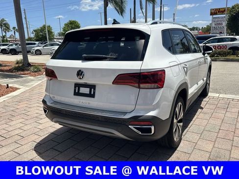 Certified 2023 Volkswagen Taos SE FWD image 7