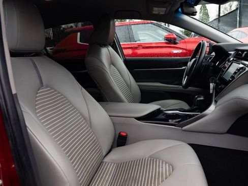 Used 2018 Toyota Camry SE image 22