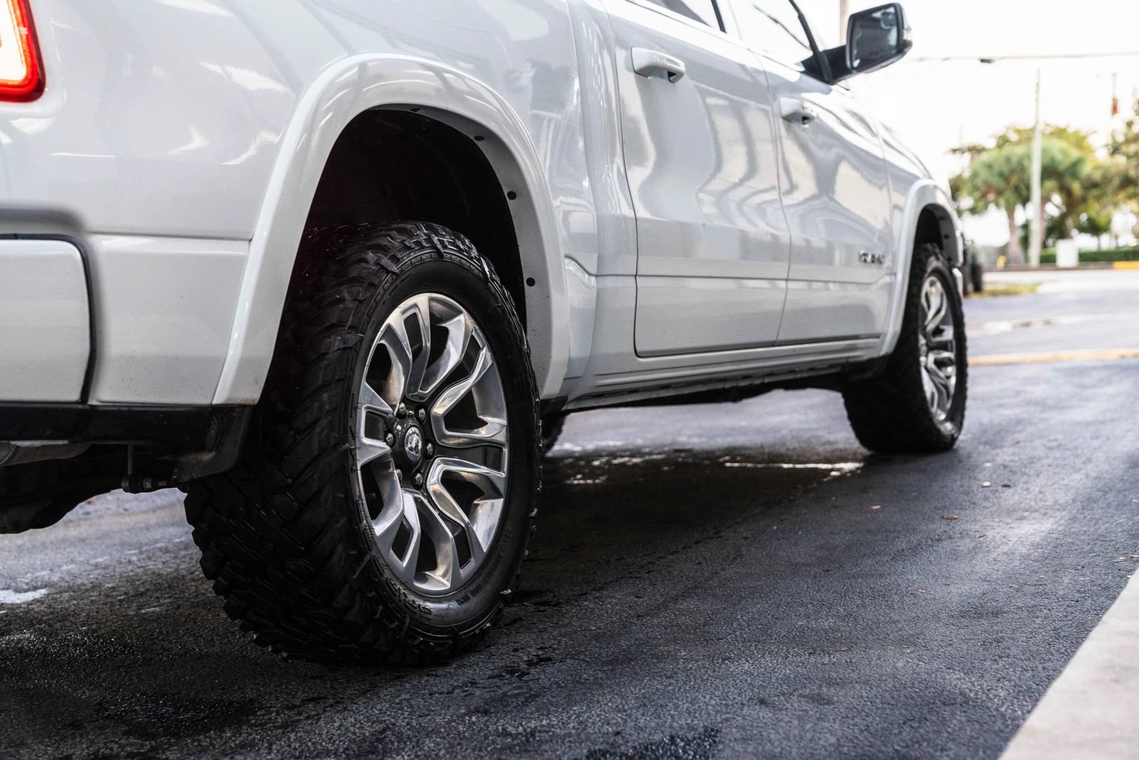Used 2023 RAM 1500 Limited w/ Body Color Bumper Group AWD/4WD image 15
