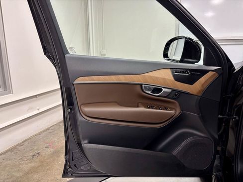 Used 2024 Volvo XC90 T8 Plus w/ Protection Package Premier AWD/4WD image 13