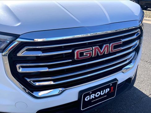 Used 2024 GMC Terrain SLT AWD/4WD image 30